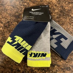 Nike youth everyday cushioned crew sock 3 pack 5Y-7Y